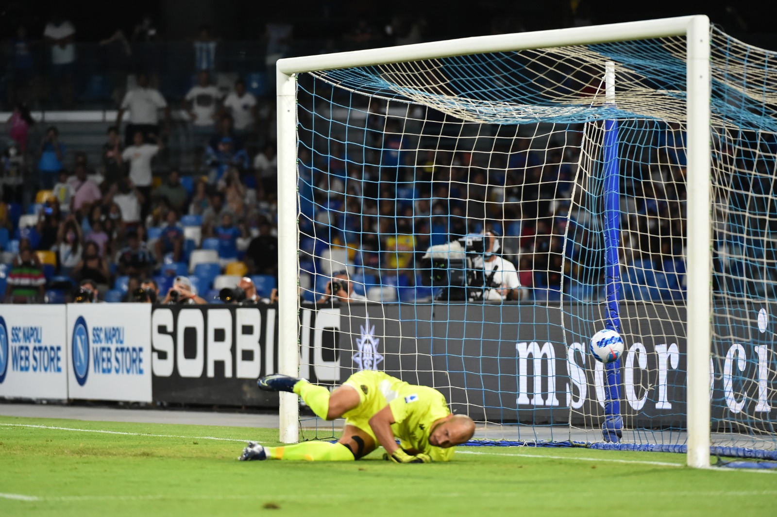 Il goal su rigore del Napoli