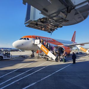 easyjet napoli milano 300x300 PFhONH