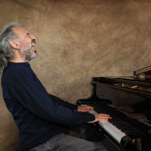 “Blooming”: il nuovo attesissimo album in Piano Solo di Stefano Bollani