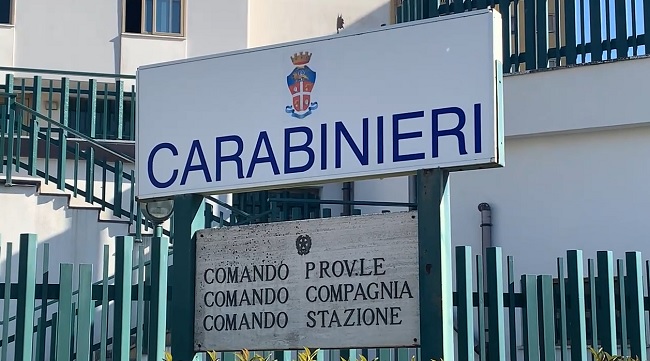 Enna: imprenditore ucciso a coltellate in casa nel centro storico, ricercato il figlio