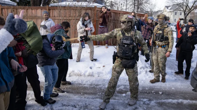 Proteste negli Usa per la donna uccisa a Minneapolis, sparatoria a Portland