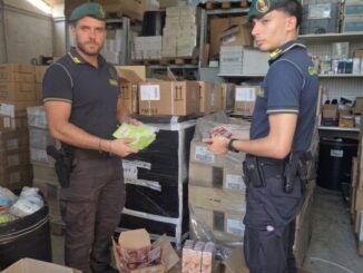 Finanzieri con prodotti cosmetici sequestrati in magazzino a Pontecagnano-Faiano